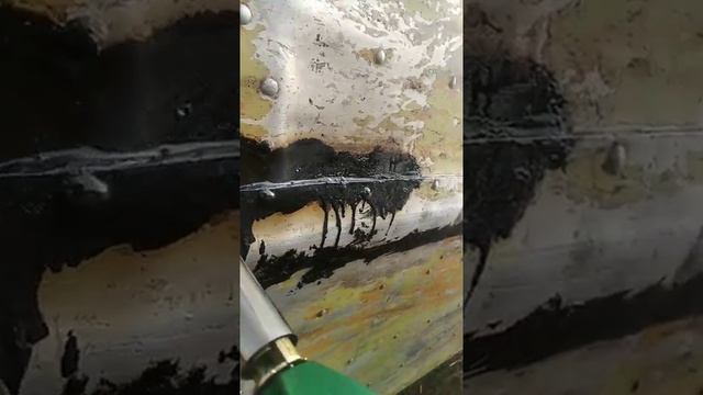 чиним алюминиевую лодку , смолим гудроном , а когда то мы его жевали . смотреть онлайн