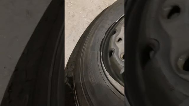 12R22.5 Bridgestone R225. Рулевые шины б/у + диски алюминий. ☎️89219930017 смотреть онлайн