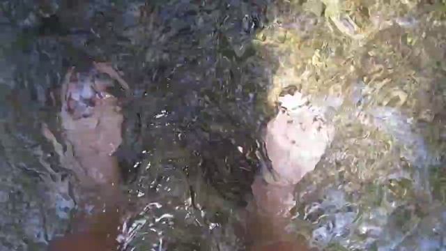 Холодная вода и ноги, Cold water and feet смотреть онлайн