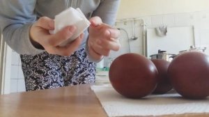 КАК ПОКРАСИТЬ ЯЙЦА В ЛУКОВОЙ ШЕЛУХЕ НА ПАСХУ