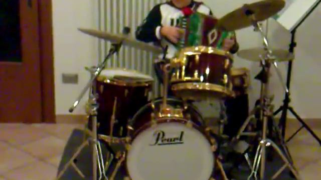 Ale-drum-dubbotte-waka waka e waving flag смотреть онлайн