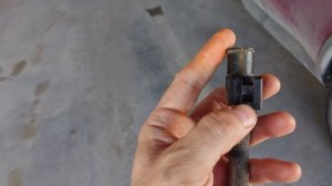 Как снять заглушку трубки щупа вариатора Nissan Juke