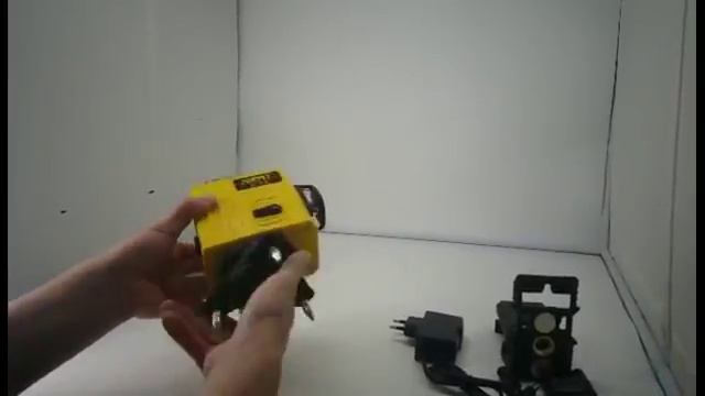 How to use XEAST XE-61A 12 line 3D laser level 360 Self-leveling Cross Line смотреть онлайн