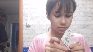 как легко одеть серёжки