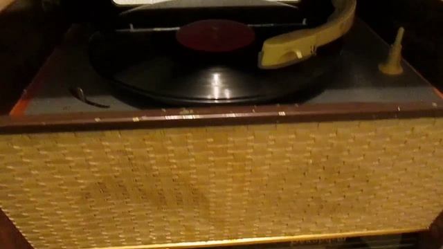 Радиола сетевая ламповая "Рекорд-61" смотреть онлайн