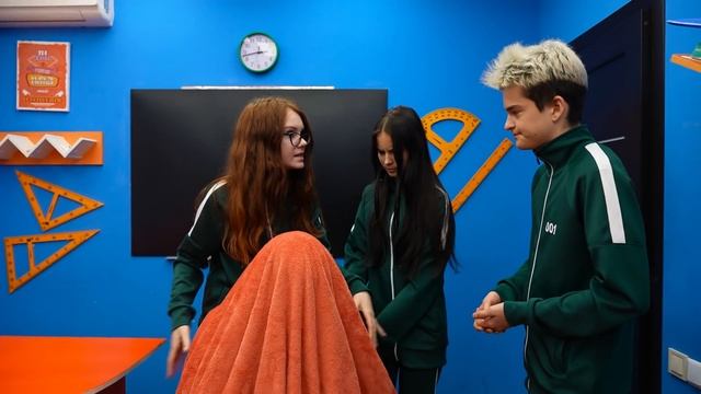 ИГРА В КАЛЬМАРА! Squid Game! УНИЧТОЖИЛИ жуткую КУКЛУ! смотреть онлайн