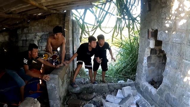 Brave Hunter Confront Monter King Kong and Crocodile | King Python смотреть онлайн