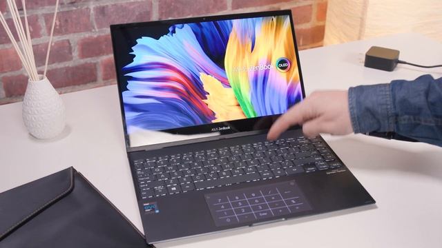 De ce să alegi un laptop cu ecran OLED - ZenBook Flip 13 OLED | ASUS România смотреть онлайн