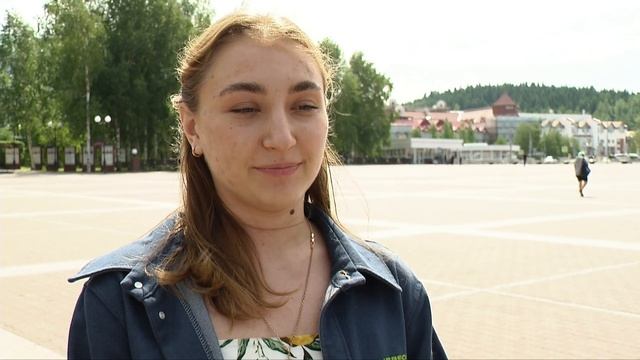 Жители Ханты-Мансийска читают стихи Маяковского смотреть онлайн