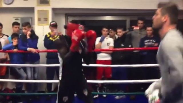 Clemente Russo si allena a Catania смотреть онлайн