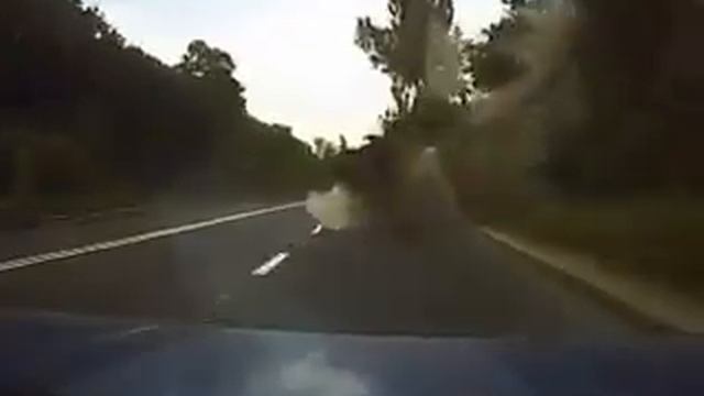 Мина упала перед машиной смотреть онлайн