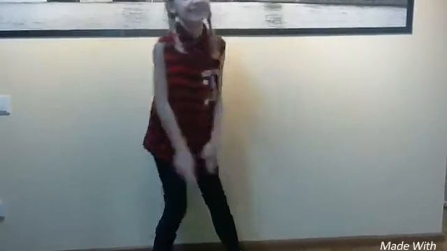 Прикольный танец под любимую песню. Танцы с друзьяками. смотреть онлайн