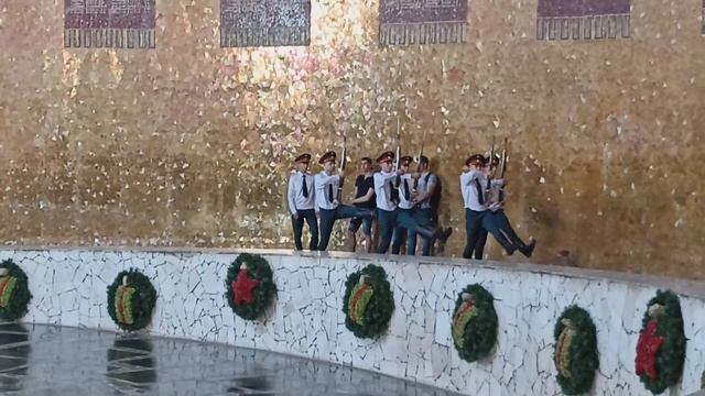 Смена Почётного Караула в Пантеоне Славы Мамаев Курган, Волгоград, 02 июня 2023 года, 18:00 часов смотреть онлайн