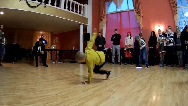 B-boy In Motion & B-boy Ваня vs Гриша и Паша (Kids рандом 2х2) - Tver 23.12.18 смотреть онлайн