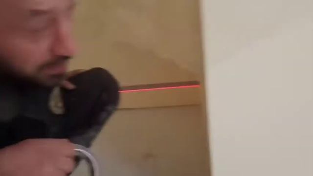 Поклейка малярного скотча под лазерный нивелир. Для установки Галтели. смотреть онлайн