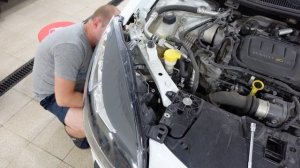 Замена лампочек противотуманных фар Renault Megane 3