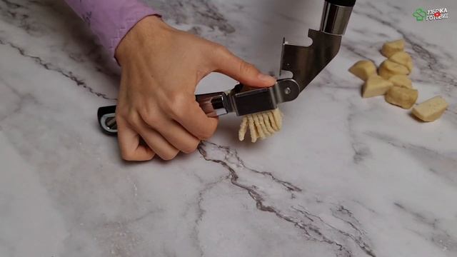 У вас есть Чеснокодавка❓ Мало кто знает этот секрет! Супер вкусный рецепт, хрустящие чак-чаки .. смотреть онлайн