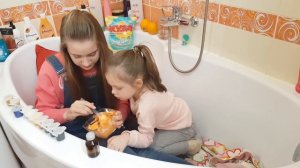 ЧЕЛЛЕНДЖ 24 ЧАСА В ВАННОЙ КОМНАТЕ. Сутки не Выходим из Ванной/ 24 HOURS CHALLENGE