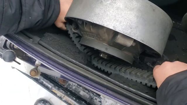 Little Buddy teaches us how to remove/install a snowmobile drive belt смотреть онлайн