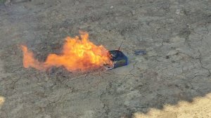 Как горит литиевый аккумулятор #2