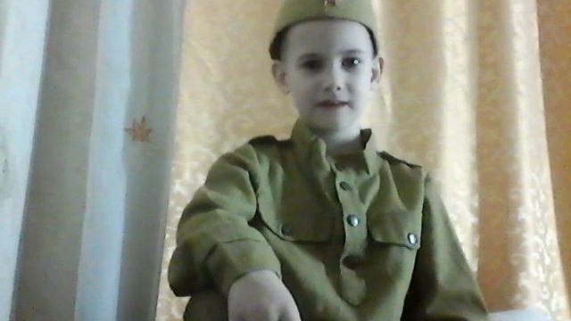 Талантливый мальчик поет военные песни смотреть онлайн