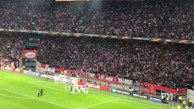 Players Ajax celebrate with fans after 4-1 win against Lyon (03/05/3017) смотреть онлайн