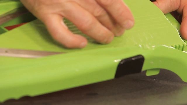 insteken en uithalen van messen met de Börner groentesnijder mondoline смотреть онлайн