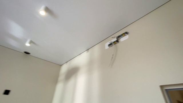 Обзор натяжных потолков в однокомнатной квартире, на теневом примыкании evrokraab. смотреть онлайн