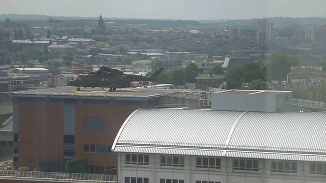 Merlin Helicopter at Leeds General Infirmary смотреть онлайн