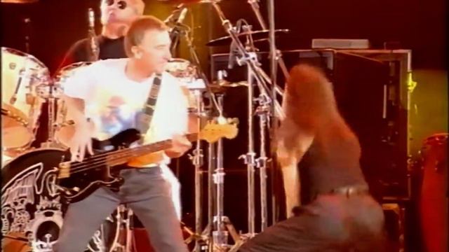 Queen - Hammer To Fall