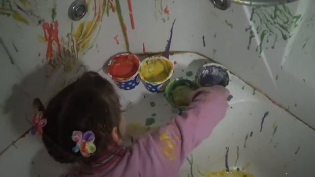 Василиса Рисование в ванной 20 12 2015 смотреть онлайн