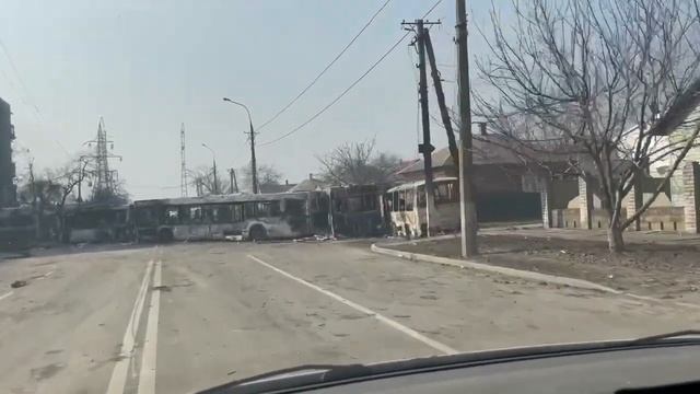Мариуполь. Расстрел из танков Митрополитской, 110. Баррикада из автобусов. Последствия. Март 2022г смотреть онлайн