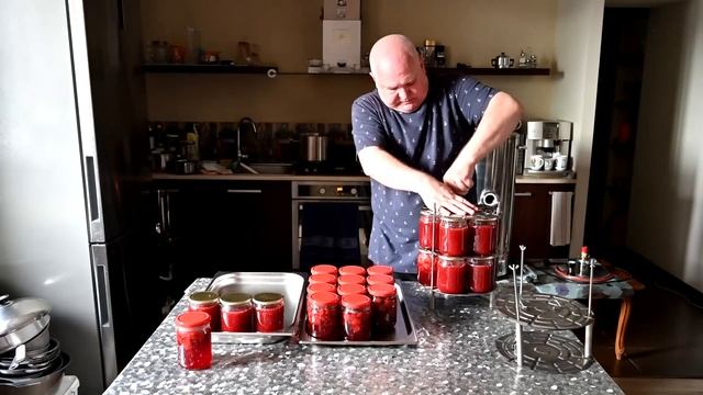 ВАРЕНЬЕ из КЛУБНИКИ в АВТОКЛАВЕ. Выпуск №1042 смотреть онлайн