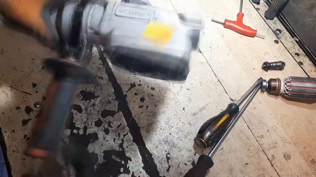 Перфоратор Дніпро-М ПЕ-2813Б - нет сверления - ремонт. смотреть онлайн