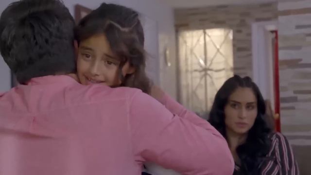 Delia le rompe el brazo a su hijastra Lili tras maltratarla | La rosa de Guadalupe 4/4 | Limonada смотреть онлайн