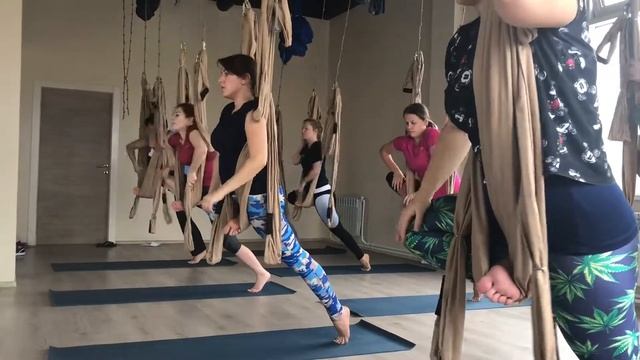Йога в гамаках. Mira Club Люберцы смотреть онлайн