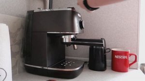 Кофеварка De’Longhi Distinta ECI 341 BK Кофемолка Vitek VT 7124