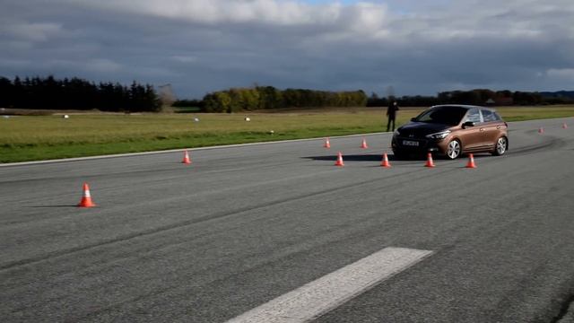 Hyundai i20 Moose test смотреть онлайн