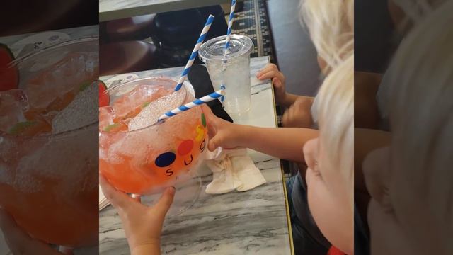 Huge Drink and Livin' la Vida Loca song by Ricky Martin. смотреть онлайн