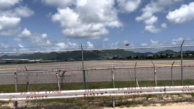 Maho Beach - St. Maarten - Princess Juliana Int’l Airport (SXM) Planespotting смотреть онлайн