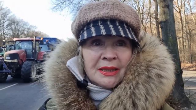 ГЕРМАНИЯ ФЕРМЕРЫ ТРЕБУЮТ ОТСТАВКУ ПРАВИТЕЛЬСТВА,ЗАБАСТОВКИ ПАРАЛИЗОВАЛИ СТРАНУ. ЧТО ТВОРИТСЯ смотреть онлайн