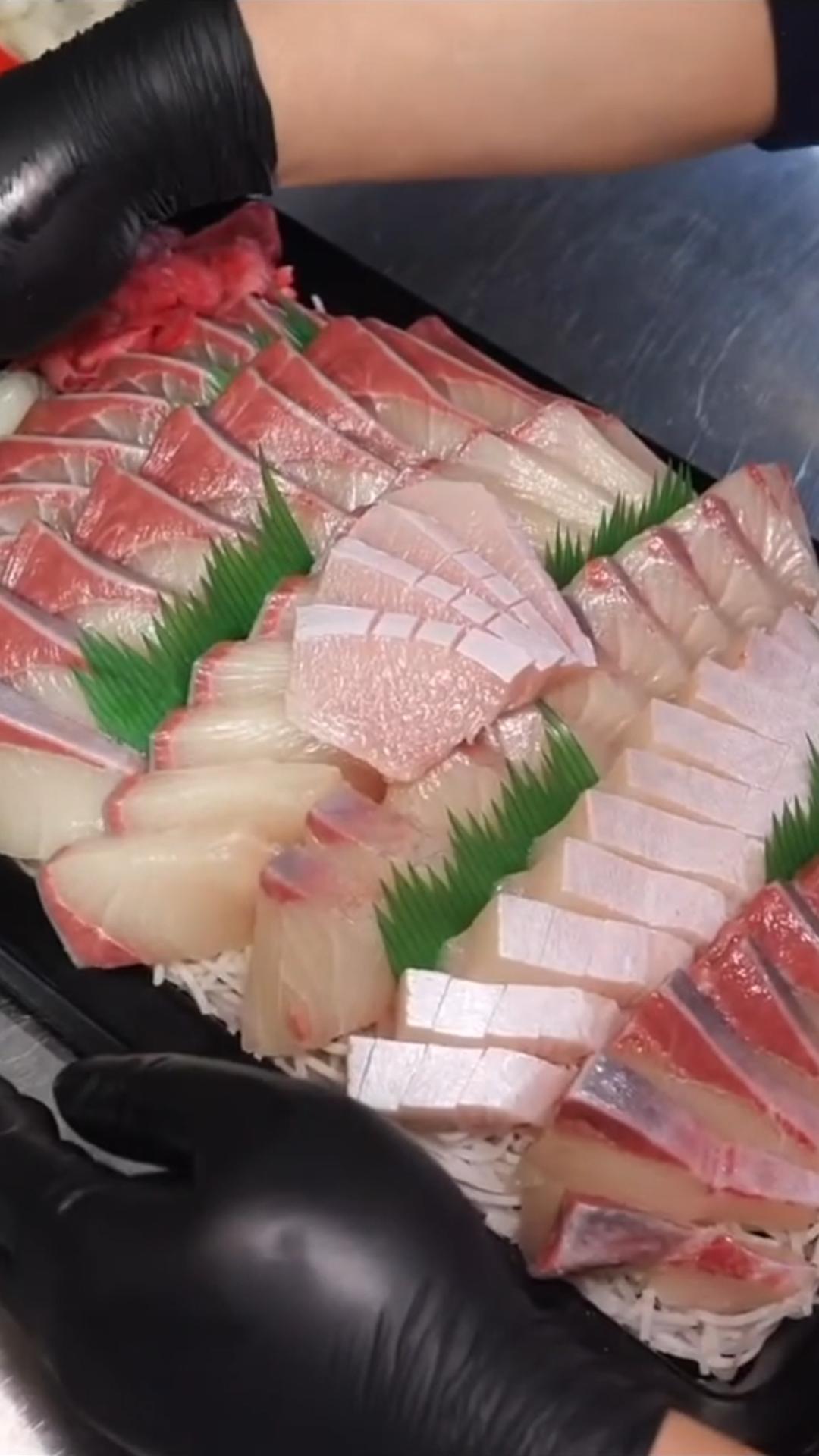 Свежий тунец #shorts #тунец #нарезка смотреть онлайн