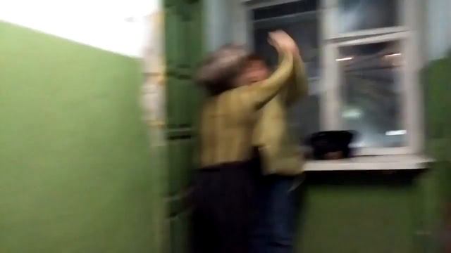 Дамы мило общаются в парадной 1 смотреть онлайн