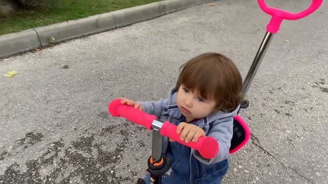 Ангелина поливает цветы с ЧЕЛОВЕКОМ -ЛЬВОМ !