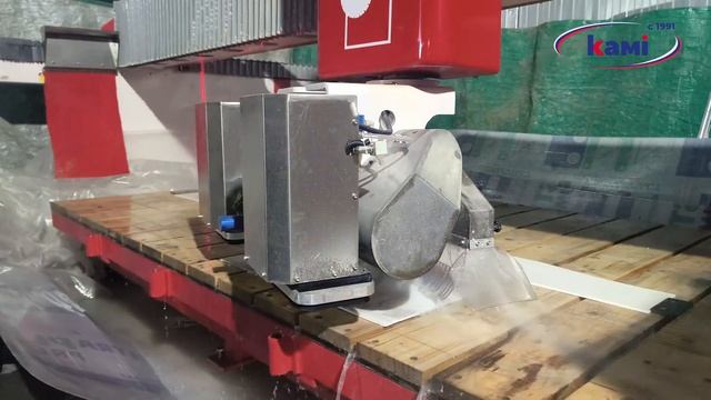 Раскрой керамогранита на станке STONECUT 5 смотреть онлайн