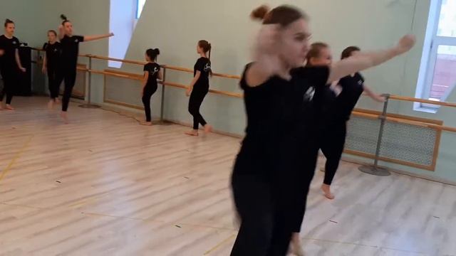 Класс по чир-фристайлу от Ольги Горловой смотреть онлайн