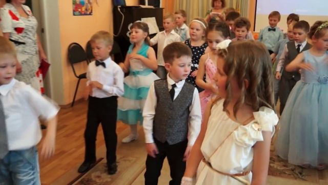 Выпускной в детском саду. Танец "Осьминожки" смотреть онлайн