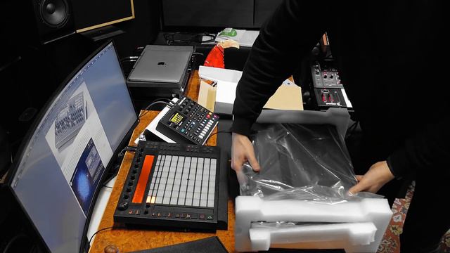 Waldorf Iridium - Unboxing смотреть онлайн