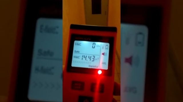 ЭМИ от проводки в подъезде (вечер) смотреть онлайн