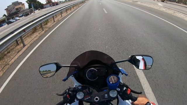 SUZUKI GSXR 1000 L1 Akrapovic, feee ride and Wheelie смотреть онлайн